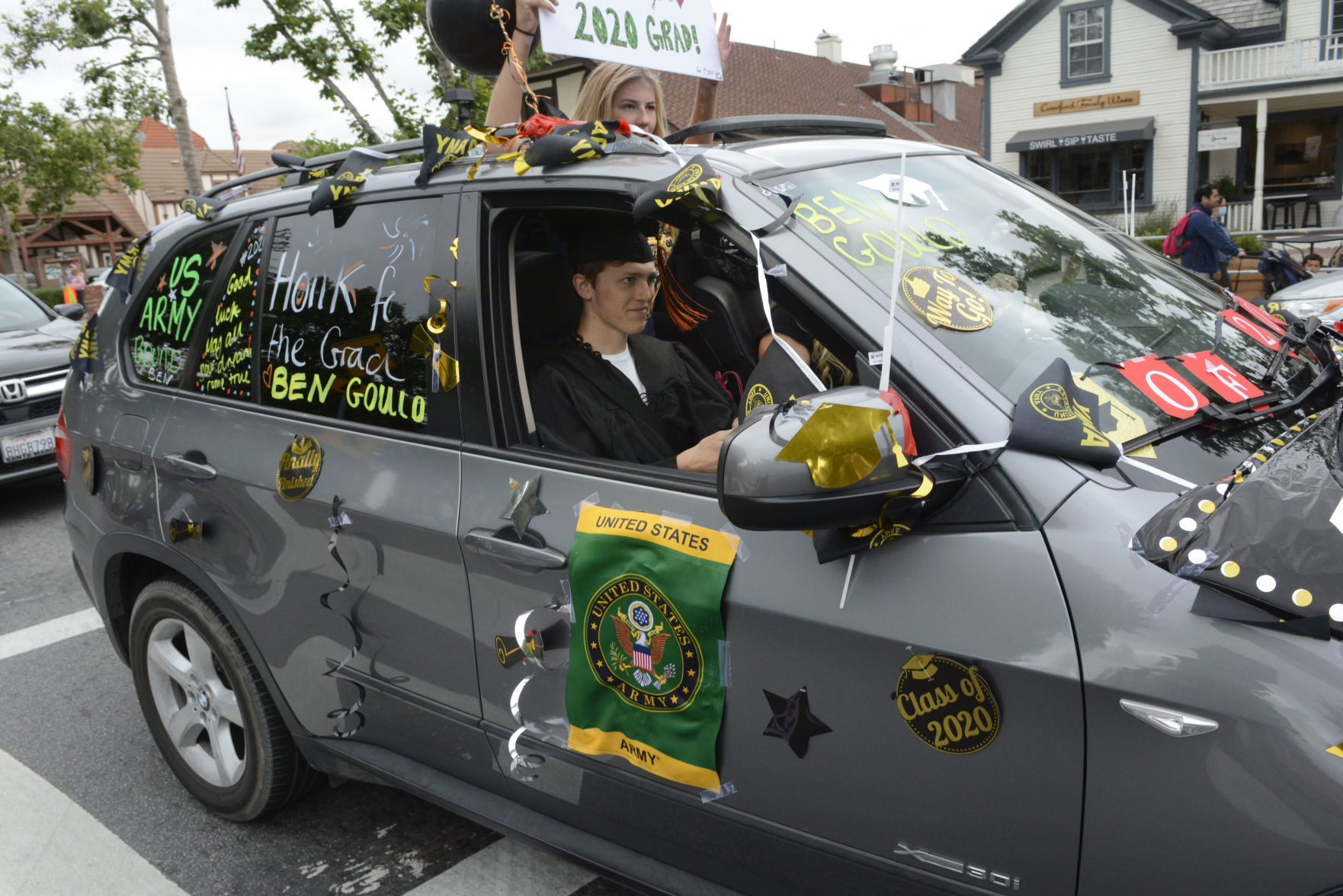 060520 SYVHS grad parade 07.jpg